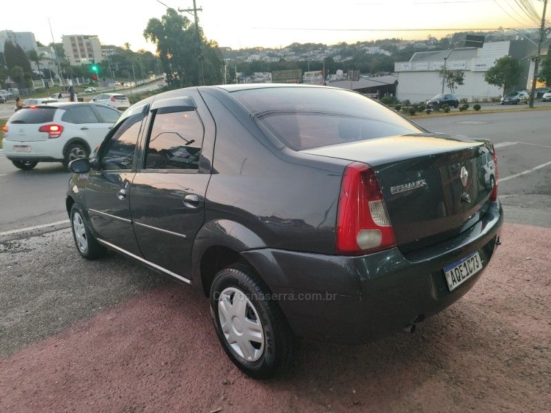 RENAULT LOGAN 1.0 EXPRESSION 16V 2007/2008 HUBNER MULTIMARCAS FARROUPILHA / Carros no Vale