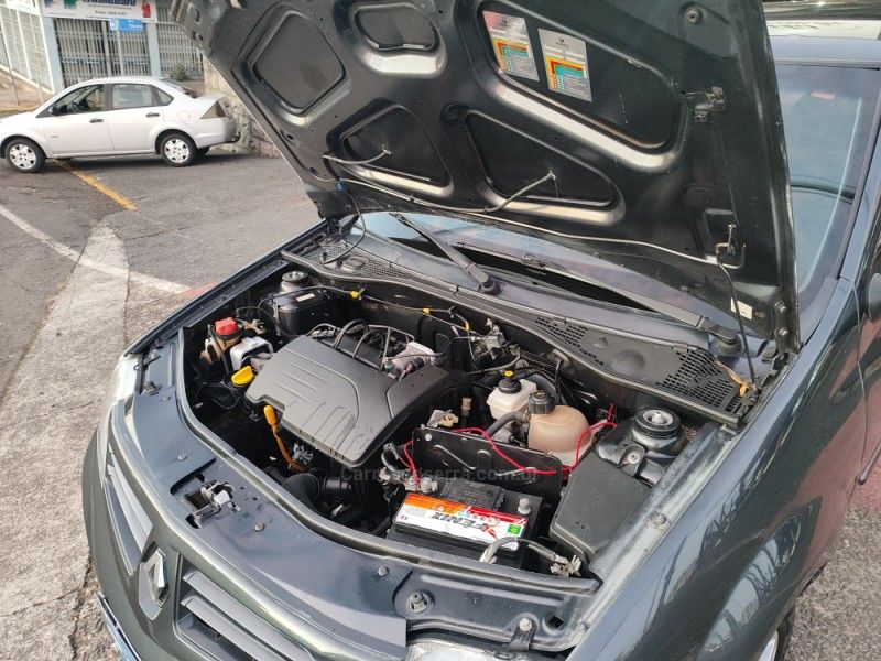 RENAULT LOGAN 1.0 EXPRESSION 16V 2007/2008 HUBNER MULTIMARCAS FARROUPILHA / Carros no Vale