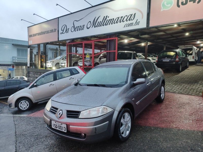RENAULT MÉGANE 2.0 DYNAMIQUE SEDAN 16V 2007/2008 HUBNER MULTIMARCAS FARROUPILHA / Carros no Vale