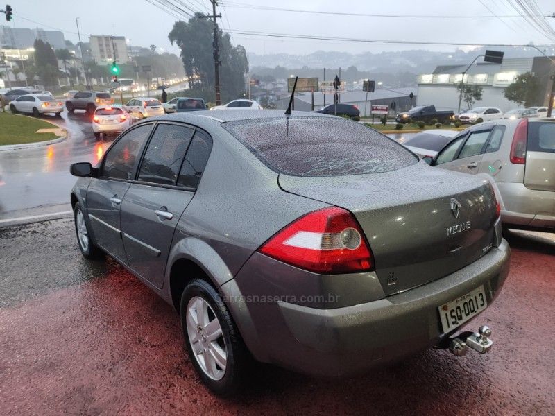 RENAULT MÉGANE 2.0 DYNAMIQUE SEDAN 16V 2007/2008 HUBNER MULTIMARCAS FARROUPILHA / Carros no Vale