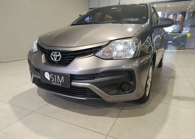 Toyota Etios Hb Xs 1.5 2017/2018 SIM VEÍCULOS PORTO ALEGRE / Carros no Vale