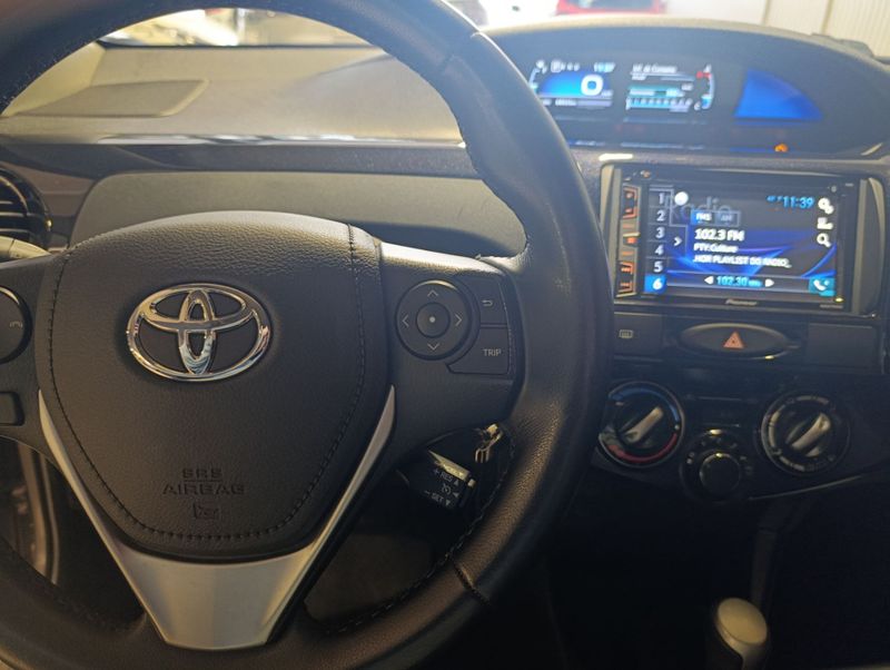Toyota Etios Hb Xs 1.5 2017/2018 SIM VEÍCULOS PORTO ALEGRE / Carros no Vale