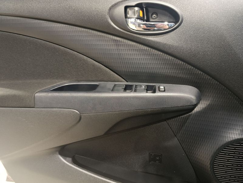Toyota Etios Hb Xs 1.5 2017/2018 SIM VEÍCULOS PORTO ALEGRE / Carros no Vale