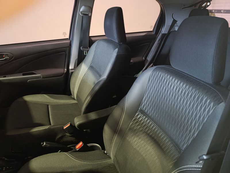 Toyota Etios Hb Xs 1.5 2017/2018 SIM VEÍCULOS PORTO ALEGRE / Carros no Vale