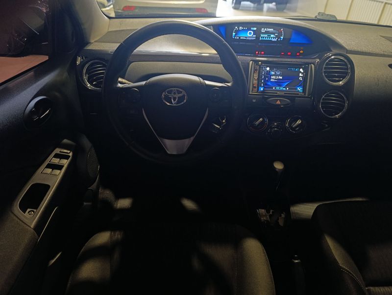 Toyota Etios Hb Xs 1.5 2017/2018 SIM VEÍCULOS PORTO ALEGRE / Carros no Vale