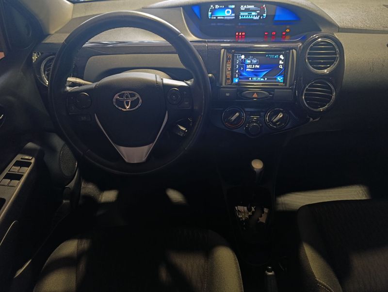 Toyota Etios Hb Xs 1.5 2017/2018 SIM VEÍCULOS PORTO ALEGRE / Carros no Vale