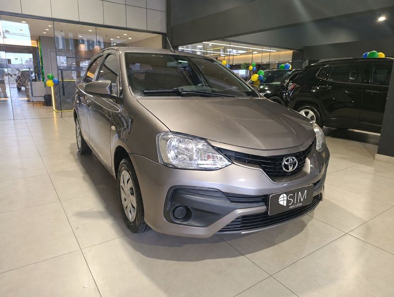Toyota Etios Hb Xs 1.5 2017/2018 SIM VEÍCULOS PORTO ALEGRE / Carros no Vale