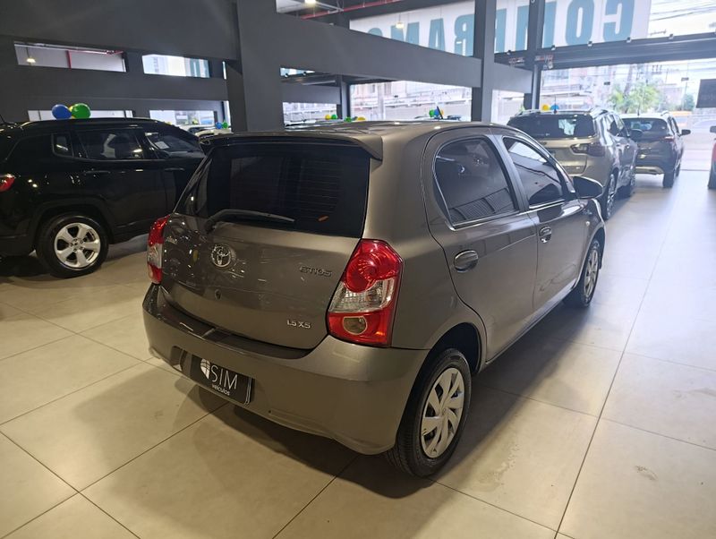 Toyota Etios Hb Xs 1.5 2017/2018 SIM VEÍCULOS PORTO ALEGRE / Carros no Vale