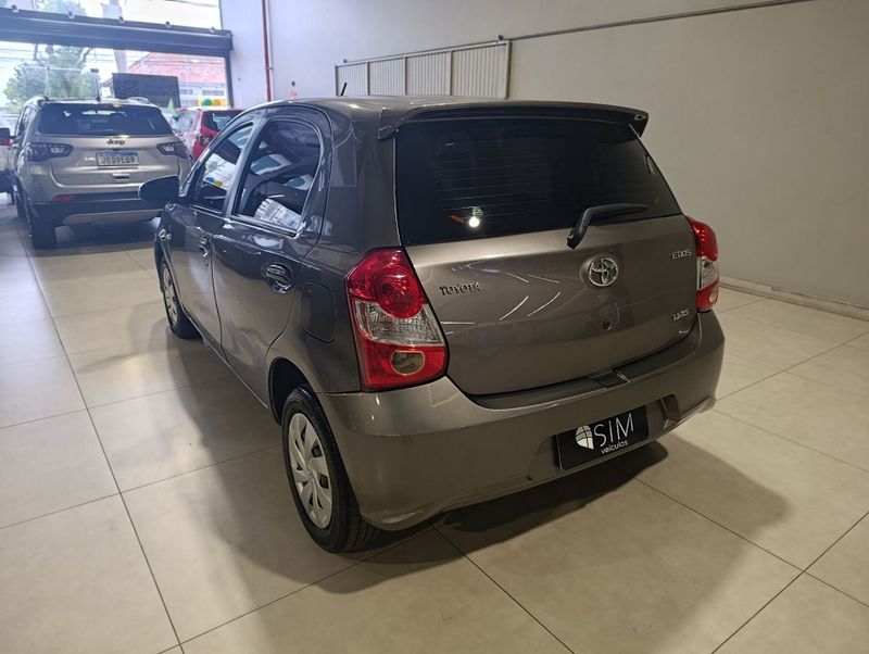 Toyota Etios Hb Xs 1.5 2017/2018 SIM VEÍCULOS PORTO ALEGRE / Carros no Vale