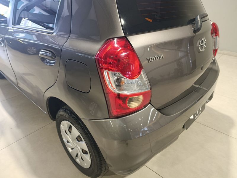 Toyota Etios Hb Xs 1.5 2017/2018 SIM VEÍCULOS PORTO ALEGRE / Carros no Vale