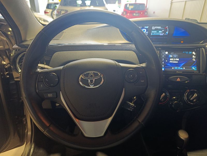 Toyota Etios Hb Xs 1.5 2017/2018 SIM VEÍCULOS PORTO ALEGRE / Carros no Vale