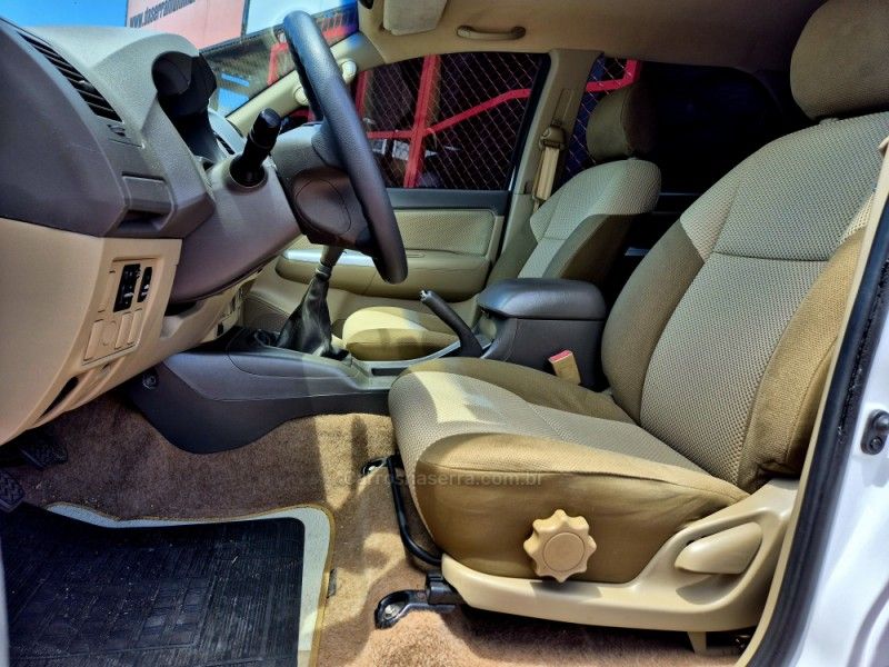 TOYOTA HILUX 2.7 SR 4X2 CD 16V 2013/2013 HUBNER MULTIMARCAS FARROUPILHA / Carros no Vale TOYOTA HILUX 2.7 SR 4X2 CD 16V 2013/2013 HUBNER MULTIMARCAS FARROUPILHA / Carros no Vale