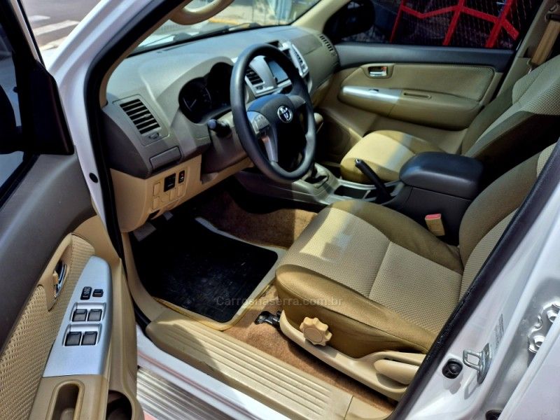 TOYOTA HILUX 2.7 SR 4X2 CD 16V 2013/2013 HUBNER MULTIMARCAS FARROUPILHA / Carros no Vale TOYOTA HILUX 2.7 SR 4X2 CD 16V 2013/2013 HUBNER MULTIMARCAS FARROUPILHA / Carros no Vale