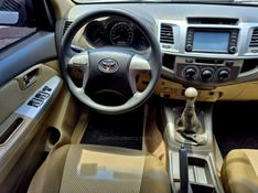 TOYOTA HILUX 2.7 SR 4X2 CD 16V 2013/2013 HUBNER MULTIMARCAS FARROUPILHA / Carros no Vale