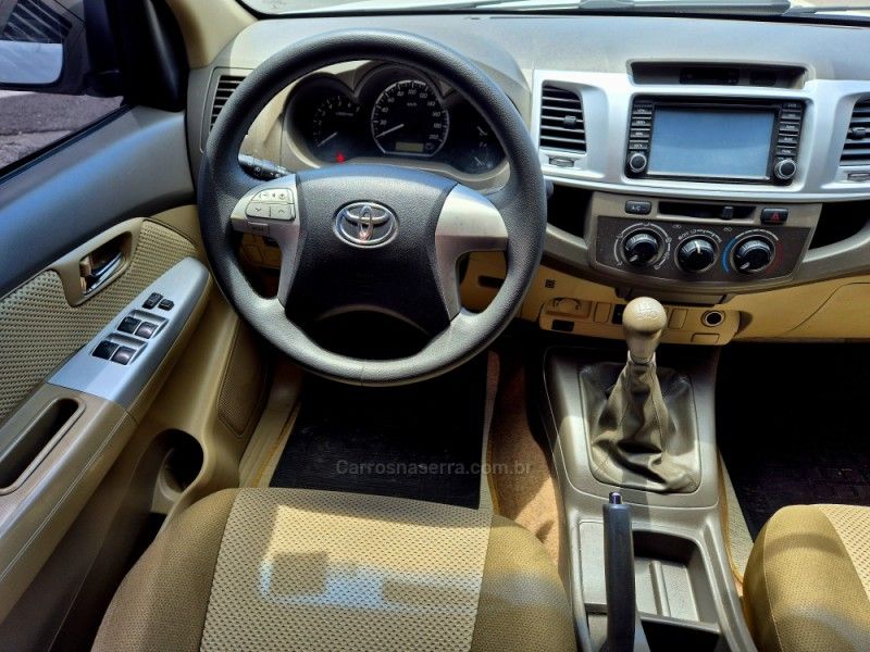 TOYOTA HILUX 2.7 SR 4X2 CD 16V 2013/2013 HUBNER MULTIMARCAS FARROUPILHA / Carros no Vale TOYOTA HILUX 2.7 SR 4X2 CD 16V 2013/2013 HUBNER MULTIMARCAS FARROUPILHA / Carros no Vale
