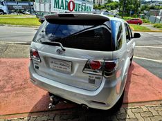 TOYOTA HILUX 2.7 SR 4X2 CD 16V 2013/2013 HUBNER MULTIMARCAS FARROUPILHA / Carros no Vale