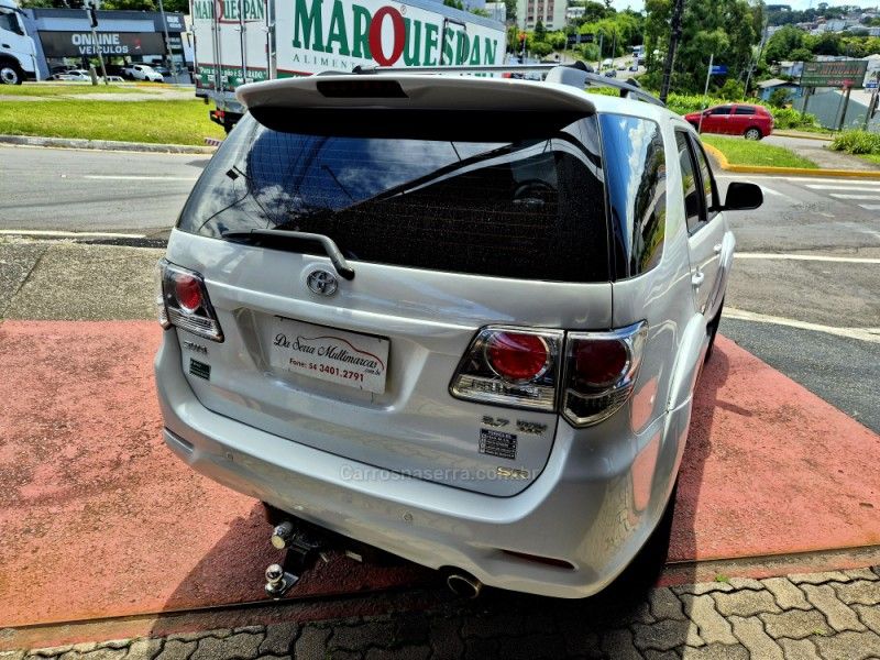 TOYOTA HILUX 2.7 SR 4X2 CD 16V 2013/2013 HUBNER MULTIMARCAS FARROUPILHA / Carros no Vale TOYOTA HILUX 2.7 SR 4X2 CD 16V 2013/2013 HUBNER MULTIMARCAS FARROUPILHA / Carros no Vale