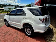 TOYOTA HILUX 2.7 SR 4X2 CD 16V 2013/2013 HUBNER MULTIMARCAS FARROUPILHA / Carros no Vale