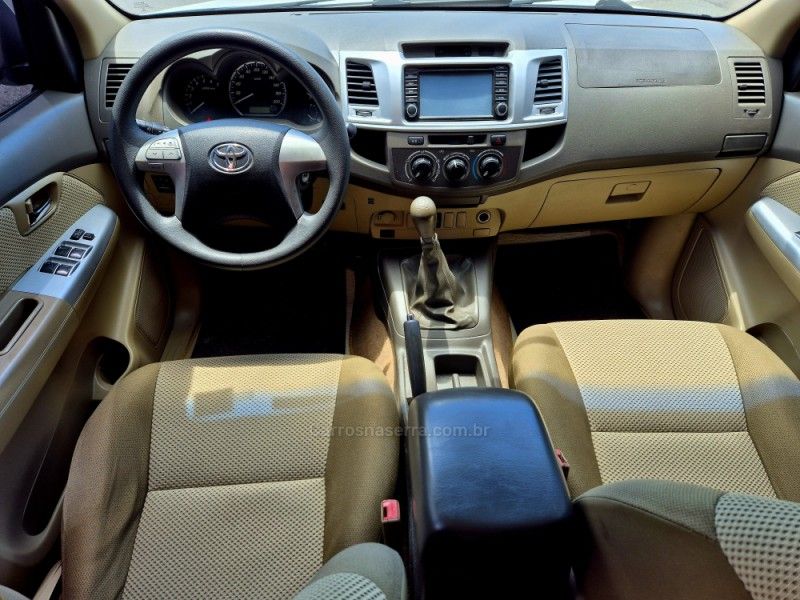 TOYOTA HILUX 2.7 SR 4X2 CD 16V 2013/2013 HUBNER MULTIMARCAS FARROUPILHA / Carros no Vale TOYOTA HILUX 2.7 SR 4X2 CD 16V 2013/2013 HUBNER MULTIMARCAS FARROUPILHA / Carros no Vale