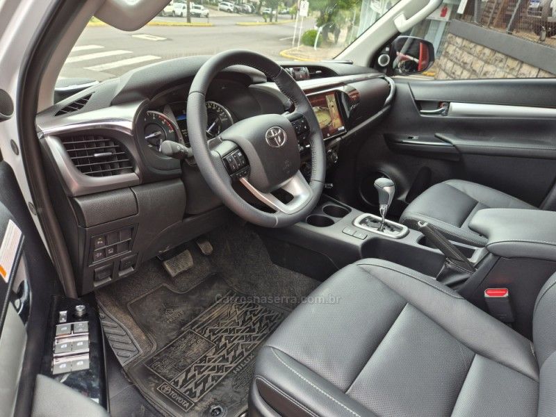 TOYOTA HILUX 2.8 SRX PLUS 4X4 CD TURBO 2026/2027 HUBNER MULTIMARCAS FARROUPILHA / Carros no Vale