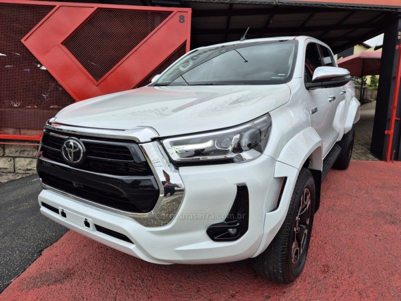 TOYOTA HILUX 2.8 SRX PLUS 4X4 CD TURBO 2026/2027 HUBNER MULTIMARCAS FARROUPILHA / Carros no Vale