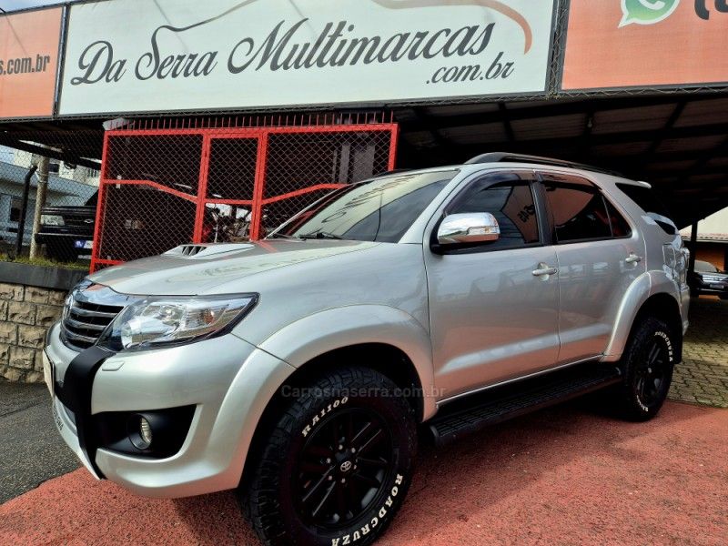 TOYOTA HILUX SW4 3.0 SRV 4X4 16V TURBO INTERCOOLER 2011/2012 HUBNER MULTIMARCAS FARROUPILHA / Carros no Vale TOYOTA HILUX SW4 3.0 SRV 4X4 16V TURBO INTERCOOLER 2011/2012 HUBNER MULTIMARCAS FARROUPILHA / Carros no Vale