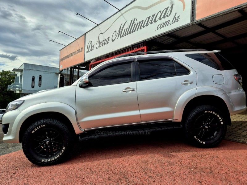 TOYOTA HILUX SW4 3.0 SRV 4X4 16V TURBO INTERCOOLER 2011/2012 HUBNER MULTIMARCAS FARROUPILHA / Carros no Vale TOYOTA HILUX SW4 3.0 SRV 4X4 16V TURBO INTERCOOLER 2011/2012 HUBNER MULTIMARCAS FARROUPILHA / Carros no Vale