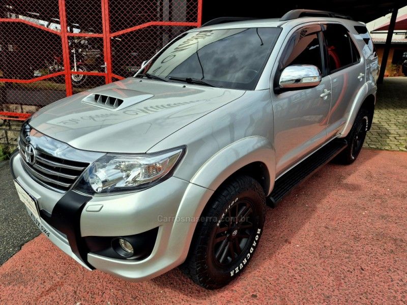 TOYOTA HILUX SW4 3.0 SRV 4X4 16V TURBO INTERCOOLER 2011/2012 HUBNER MULTIMARCAS FARROUPILHA / Carros no Vale TOYOTA HILUX SW4 3.0 SRV 4X4 16V TURBO INTERCOOLER 2011/2012 HUBNER MULTIMARCAS FARROUPILHA / Carros no Vale