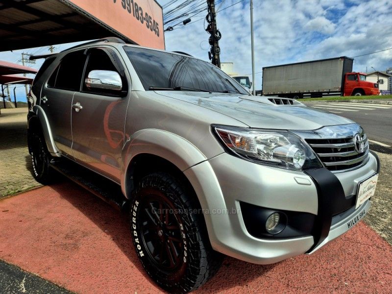 TOYOTA HILUX SW4 3.0 SRV 4X4 16V TURBO INTERCOOLER 2011/2012 HUBNER MULTIMARCAS FARROUPILHA / Carros no Vale TOYOTA HILUX SW4 3.0 SRV 4X4 16V TURBO INTERCOOLER 2011/2012 HUBNER MULTIMARCAS FARROUPILHA / Carros no Vale