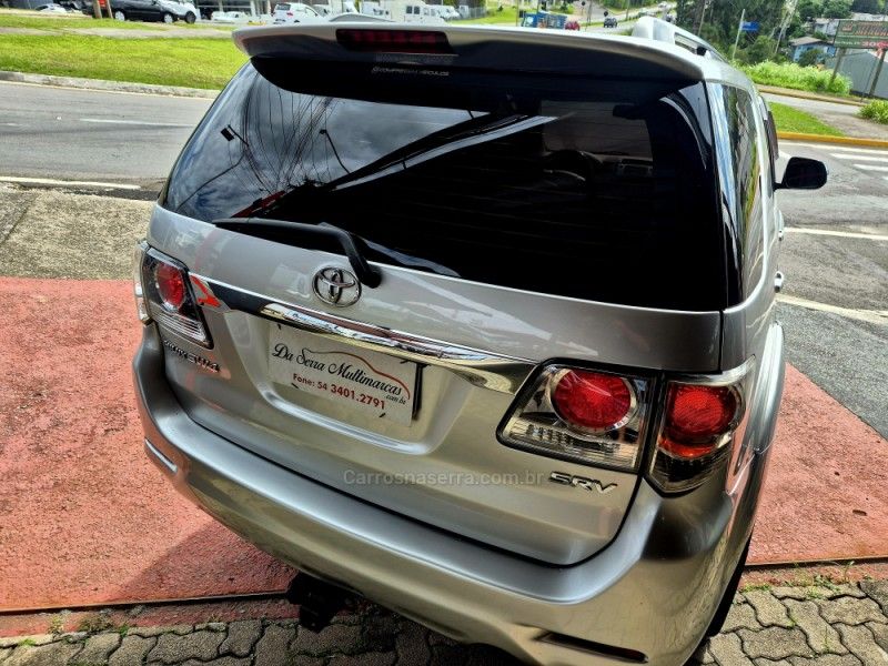 TOYOTA HILUX SW4 3.0 SRV 4X4 16V TURBO INTERCOOLER 2011/2012 HUBNER MULTIMARCAS FARROUPILHA / Carros no Vale TOYOTA HILUX SW4 3.0 SRV 4X4 16V TURBO INTERCOOLER 2011/2012 HUBNER MULTIMARCAS FARROUPILHA / Carros no Vale