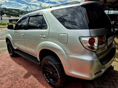 TOYOTA HILUX SW4 3.0 SRV 4X4 16V TURBO INTERCOOLER 2011/2012 HUBNER MULTIMARCAS FARROUPILHA / Carros no Vale
