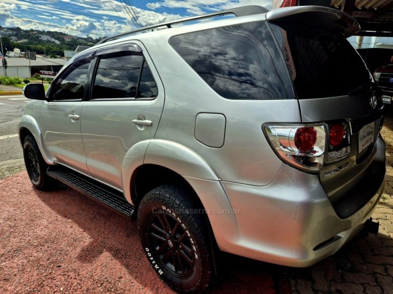 TOYOTA HILUX SW4 3.0 SRV 4X4 16V TURBO INTERCOOLER 2011/2012 HUBNER MULTIMARCAS FARROUPILHA / Carros no Vale TOYOTA HILUX SW4 3.0 SRV 4X4 16V TURBO INTERCOOLER 2011/2012 HUBNER MULTIMARCAS FARROUPILHA / Carros no Vale