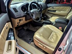TOYOTA HILUX SW4 3.0 SRV 4X4 16V TURBO INTERCOOLER 2011/2012 HUBNER MULTIMARCAS FARROUPILHA / Carros no Vale