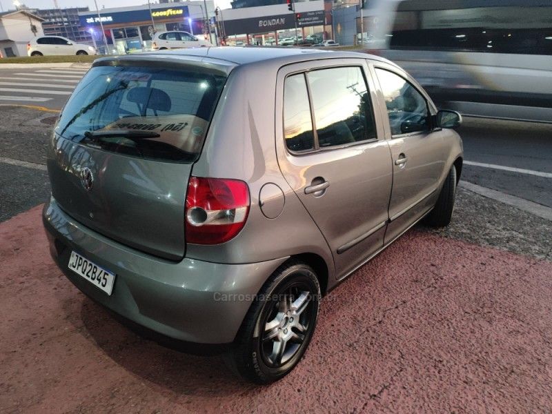 VOLKSWAGEN FOX 1.0 MI CITY 8V 2004/2004 HUBNER MULTIMARCAS FARROUPILHA / Carros no Vale