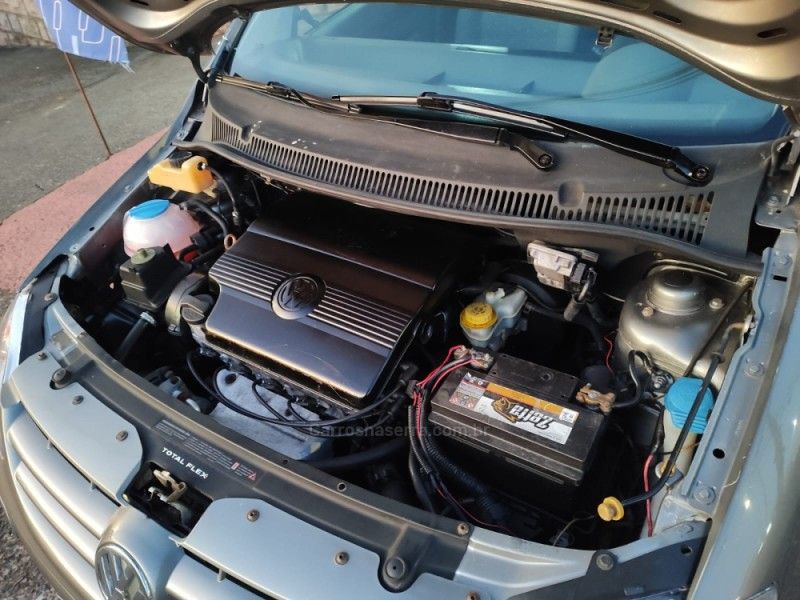 VOLKSWAGEN FOX 1.0 MI CITY 8V 2004/2004 HUBNER MULTIMARCAS FARROUPILHA / Carros no Vale