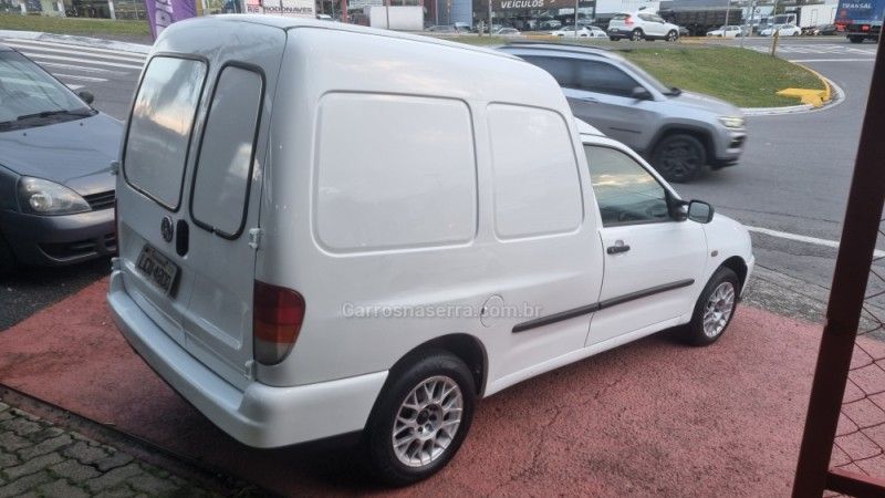 VOLKSWAGEN VAN 1.6 MI 8V 1999/1999 HUBNER MULTIMARCAS FARROUPILHA / Carros no Vale VOLKSWAGEN VAN 1.6 MI 8V 1999/1999 HUBNER MULTIMARCAS FARROUPILHA / Carros no Vale