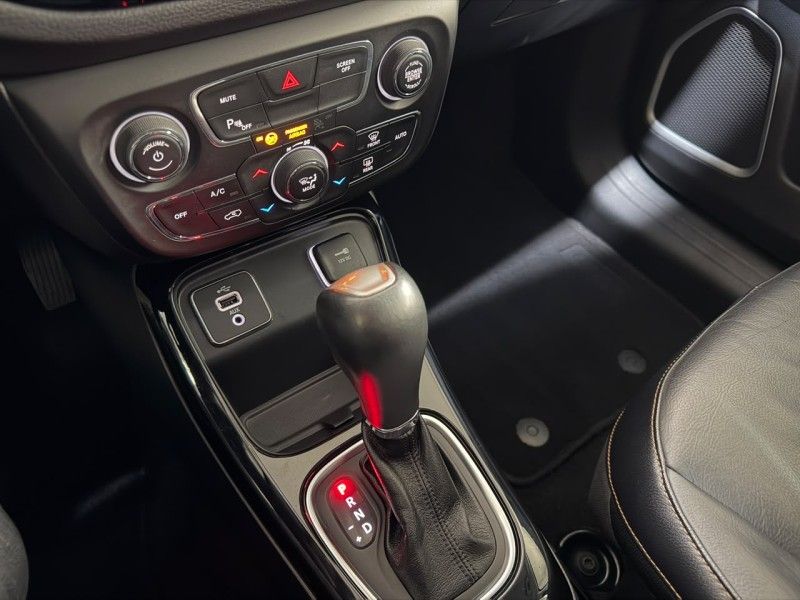 JEEP COMPASS 2.0 16V LIMITED 2016/2017 SUL SERRA MOTORS CAXIAS DO SUL / Carros no Vale JEEP COMPASS 2.0 16V LIMITED 2016/2017 SUL SERRA MOTORS CAXIAS DO SUL / Carros no Vale