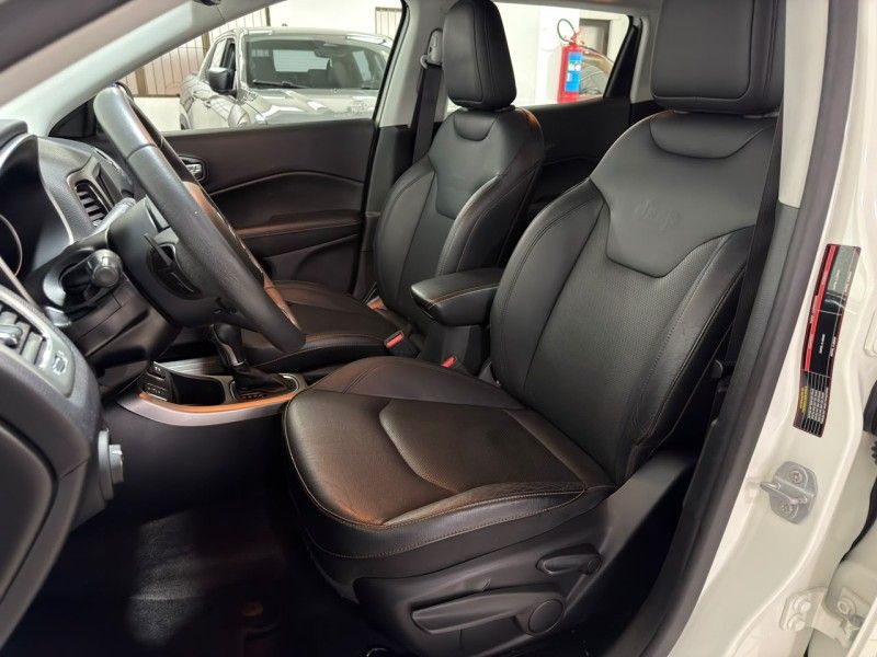 JEEP COMPASS 2.0 16V LONGITUDE 2018/2019 SUL SERRA MOTORS CAXIAS DO SUL / Carros no Vale JEEP COMPASS 2.0 16V LONGITUDE 2018/2019 SUL SERRA MOTORS CAXIAS DO SUL / Carros no Vale
