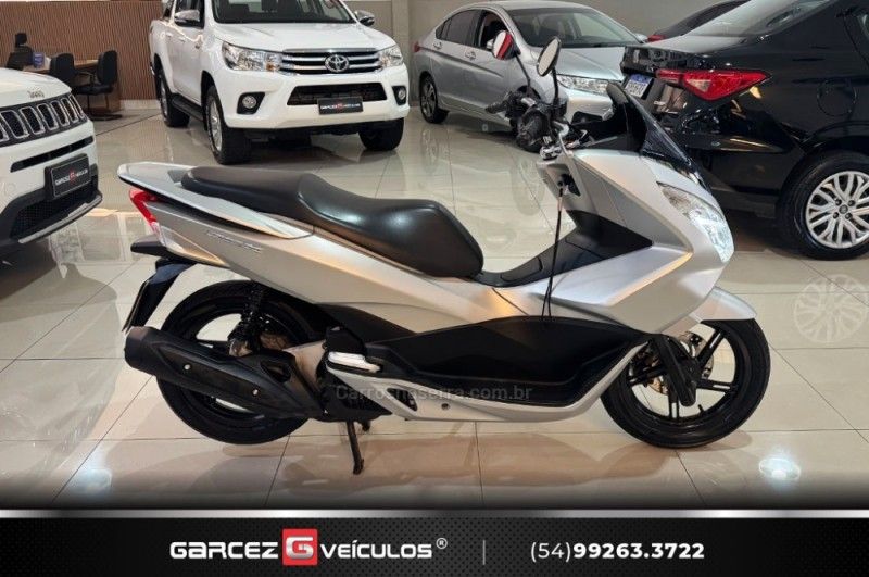 HONDA PCX 150 2018/2018 GARCEZ VEÍCULOS BENTO GONÇALVES / Carros no Vale