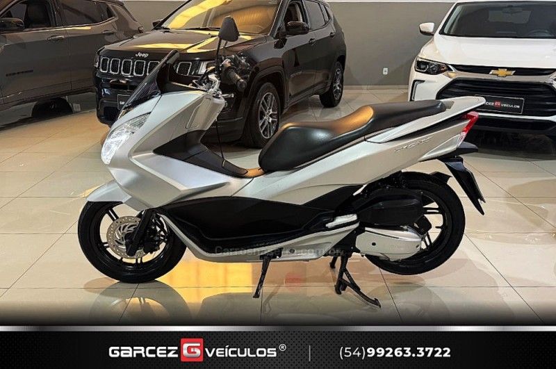 HONDA PCX 150 2018/2018 GARCEZ VEÍCULOS BENTO GONÇALVES / Carros no Vale