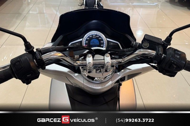 HONDA PCX 150 2018/2018 GARCEZ VEÍCULOS BENTO GONÇALVES / Carros no Vale