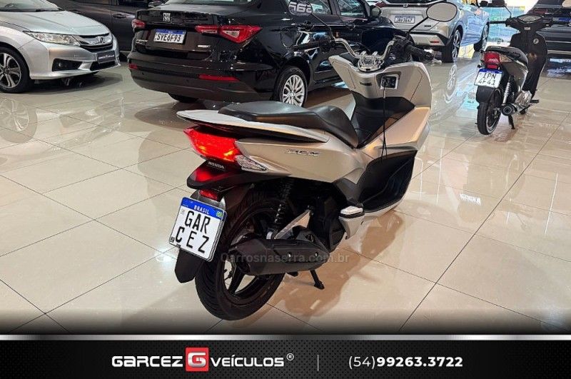 HONDA PCX 150 2018/2018 GARCEZ VEÍCULOS BENTO GONÇALVES / Carros no Vale