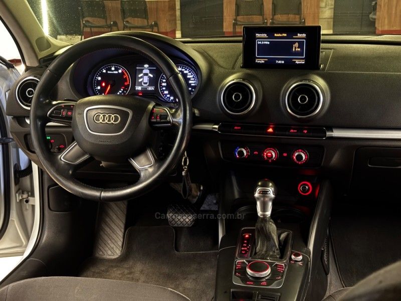 AUDI A3 1.4 TFSI SEDAN ATTRACTION 16V TIPTRONIC 2014/2015 GRIFFCAR MULTIMARCAS DOIS IRMÃOS / Carros no Vale AUDI A3 1.4 TFSI SEDAN ATTRACTION 16V TIPTRONIC 2014/2015 GRIFFCAR MULTIMARCAS DOIS IRMÃOS / Carros no Vale