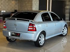 CHEVROLET ASTRA 2.0 MPFI ADVANTAGE 8V 2009/2010 GRIFFCAR MULTIMARCAS DOIS IRMÃOS / Carros no Vale