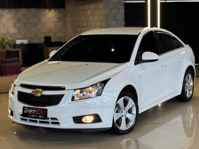 CHEVROLET CRUZE 1.8 LT 16V 2013/2013 GRIFFCAR MULTIMARCAS DOIS IRMÃOS / Carros no Vale CHEVROLET CRUZE 1.8 LT 16V 2013/2013 GRIFFCAR MULTIMARCAS DOIS IRMÃOS / Carros no Vale