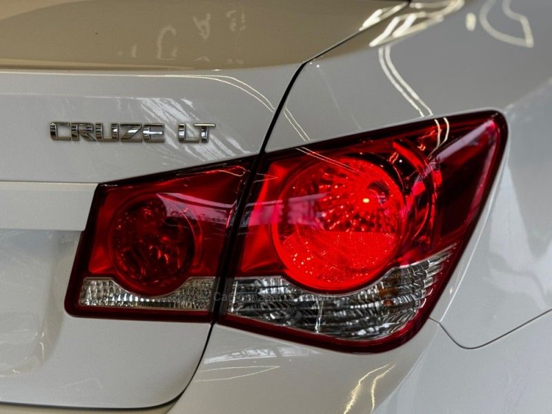 CHEVROLET CRUZE 1.8 LT 16V 2013/2013 GRIFFCAR MULTIMARCAS DOIS IRMÃOS / Carros no Vale CHEVROLET CRUZE 1.8 LT 16V 2013/2013 GRIFFCAR MULTIMARCAS DOIS IRMÃOS / Carros no Vale