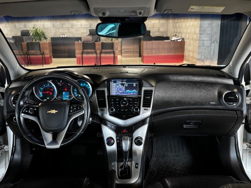 CHEVROLET CRUZE 1.8 LT 16V 2013/2013 GRIFFCAR MULTIMARCAS DOIS IRMÃOS / Carros no Vale CHEVROLET CRUZE 1.8 LT 16V 2013/2013 GRIFFCAR MULTIMARCAS DOIS IRMÃOS / Carros no Vale