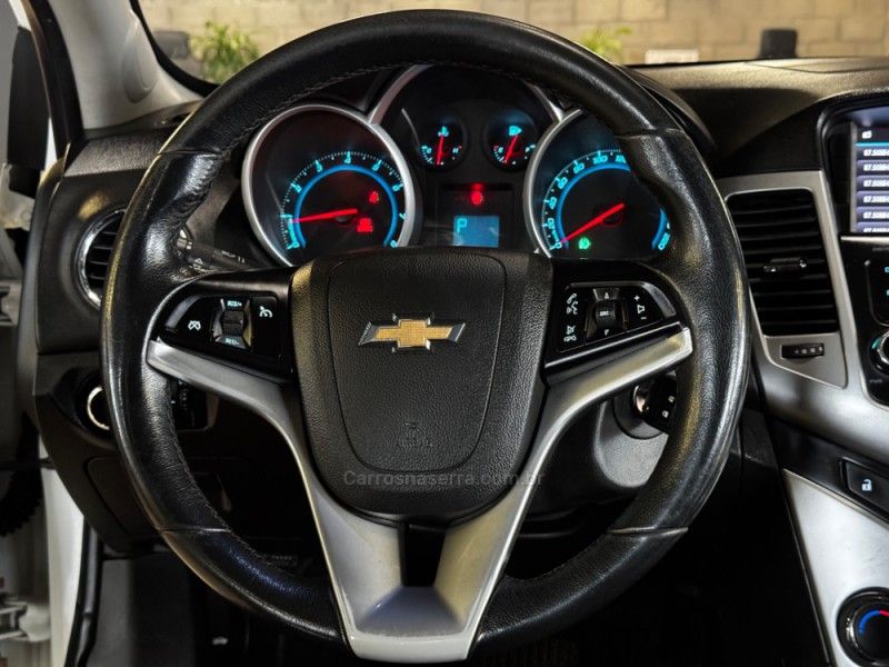 CHEVROLET CRUZE 1.8 LT 16V 2013/2013 GRIFFCAR MULTIMARCAS DOIS IRMÃOS / Carros no Vale CHEVROLET CRUZE 1.8 LT 16V 2013/2013 GRIFFCAR MULTIMARCAS DOIS IRMÃOS / Carros no Vale