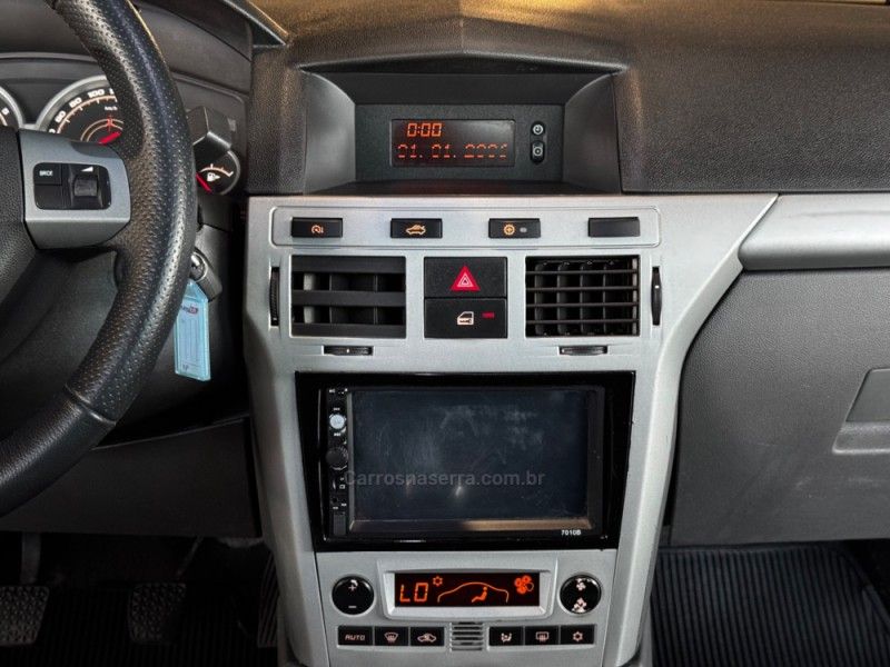 CHEVROLET VECTRA 2.0 MPFI ELEGANCE 8V 2009/2010 GRIFFCAR MULTIMARCAS DOIS IRMÃOS / Carros no Vale CHEVROLET VECTRA 2.0 MPFI ELEGANCE 8V 2009/2010 GRIFFCAR MULTIMARCAS DOIS IRMÃOS / Carros no Vale
