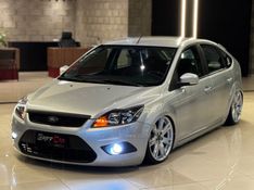 FORD FOCUS 1.6 8V 2010/2011 GRIFFCAR MULTIMARCAS DOIS IRMÃOS / Carros no Vale